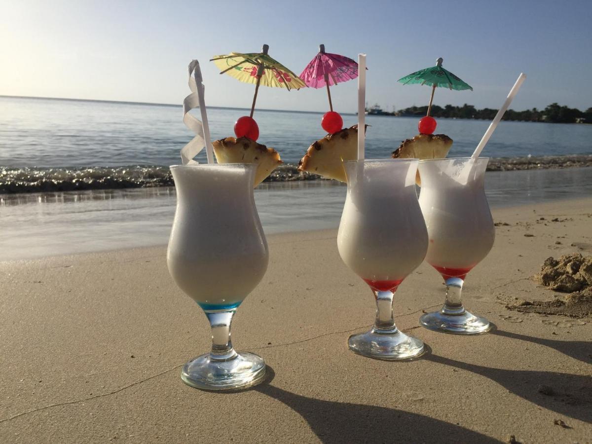 Pic-Nic Beach Corn Island Hotel Exterior photo